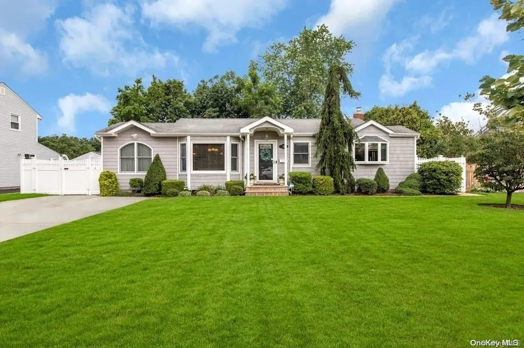 18 Gaymor Lane Commack NY 11725