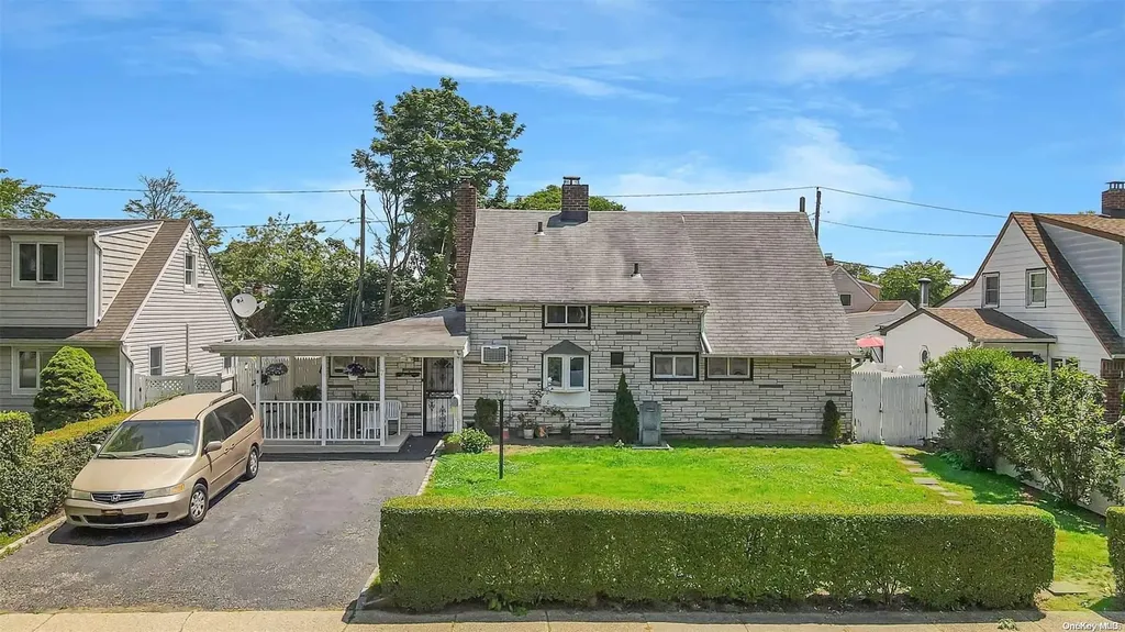 7 Astronomy Lane Levittown NY 11756