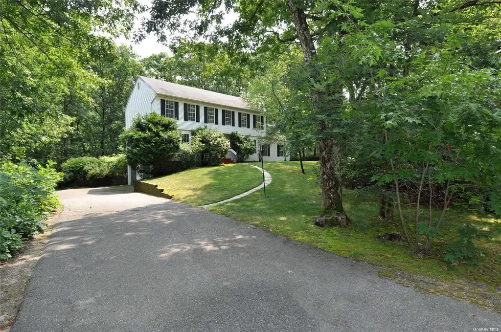 141 Raynor Road Ridge NY 11961