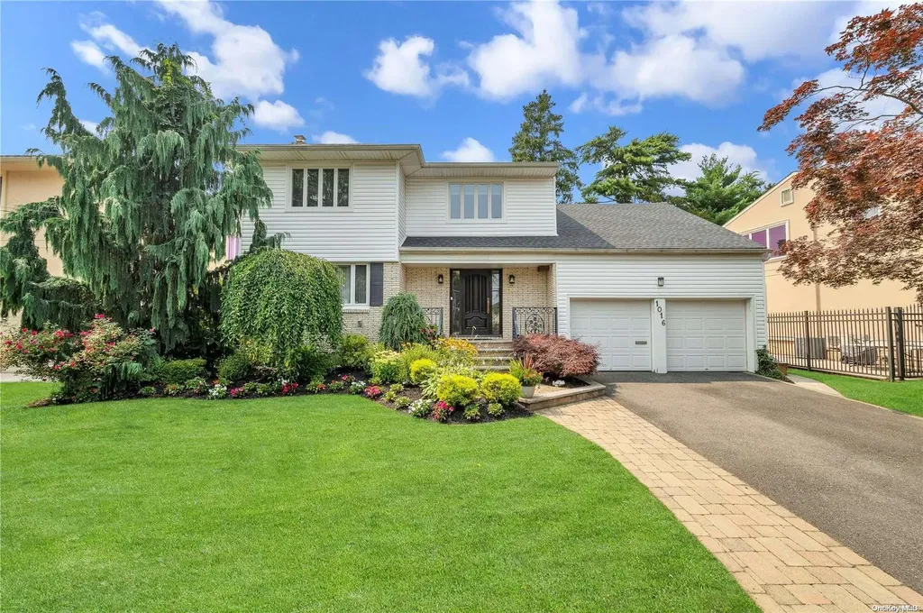 1016 S End Woodmere NY 11598
