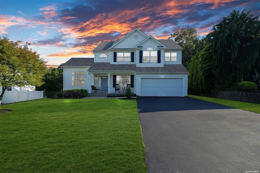 60 Manorview Way Manorville NY 11949