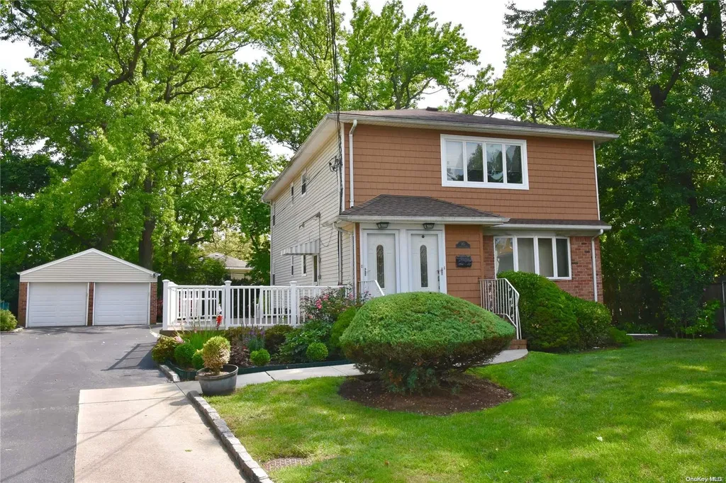 185 Schley Avenue Albertson NY 11507