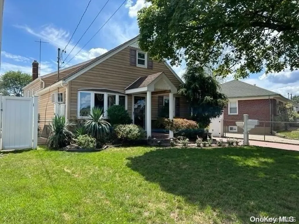 139 Perkins Avenue Oceanside NY 11572