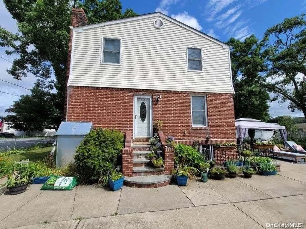 1007 14th Street West Babylon NY 11704