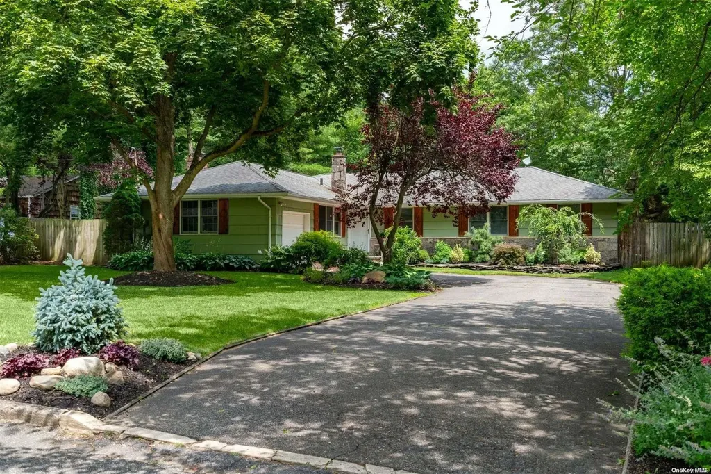 6 Rancher Place Huntington NY 11743