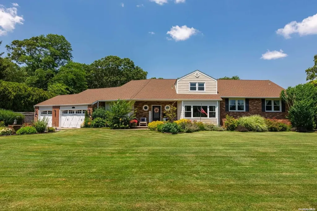 9 Dove Lane Bay Shore NY 11706