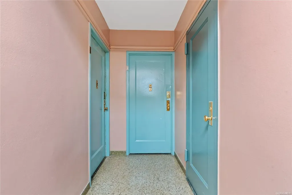 1604 Metropolitan Avenue Bronx NY 10462