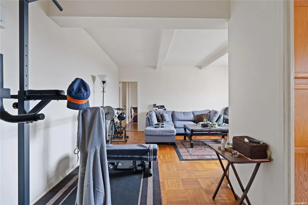 1604 Metropolitan Avenue Bronx NY 10462