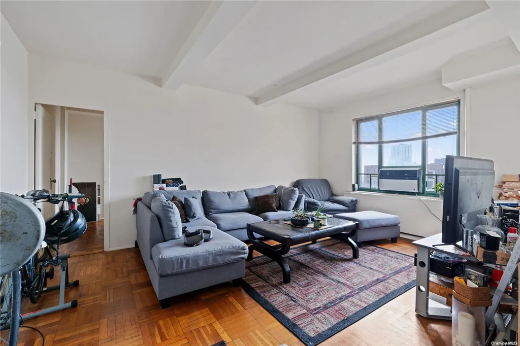 1604 Metropolitan Avenue Bronx NY 10462