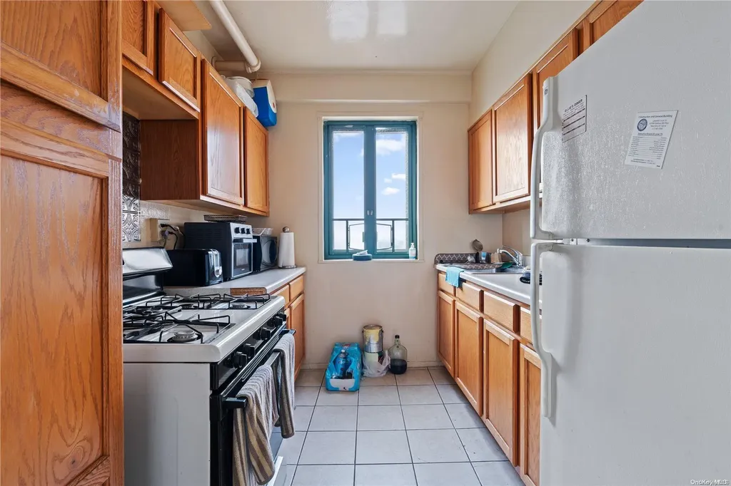 1604 Metropolitan Avenue Bronx NY 10462