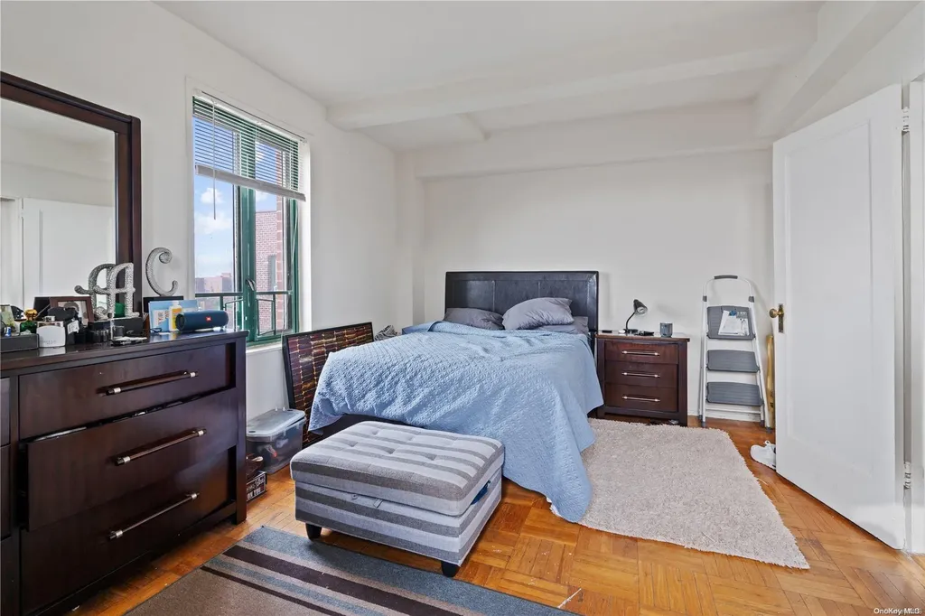 1604 Metropolitan Avenue Bronx NY 10462