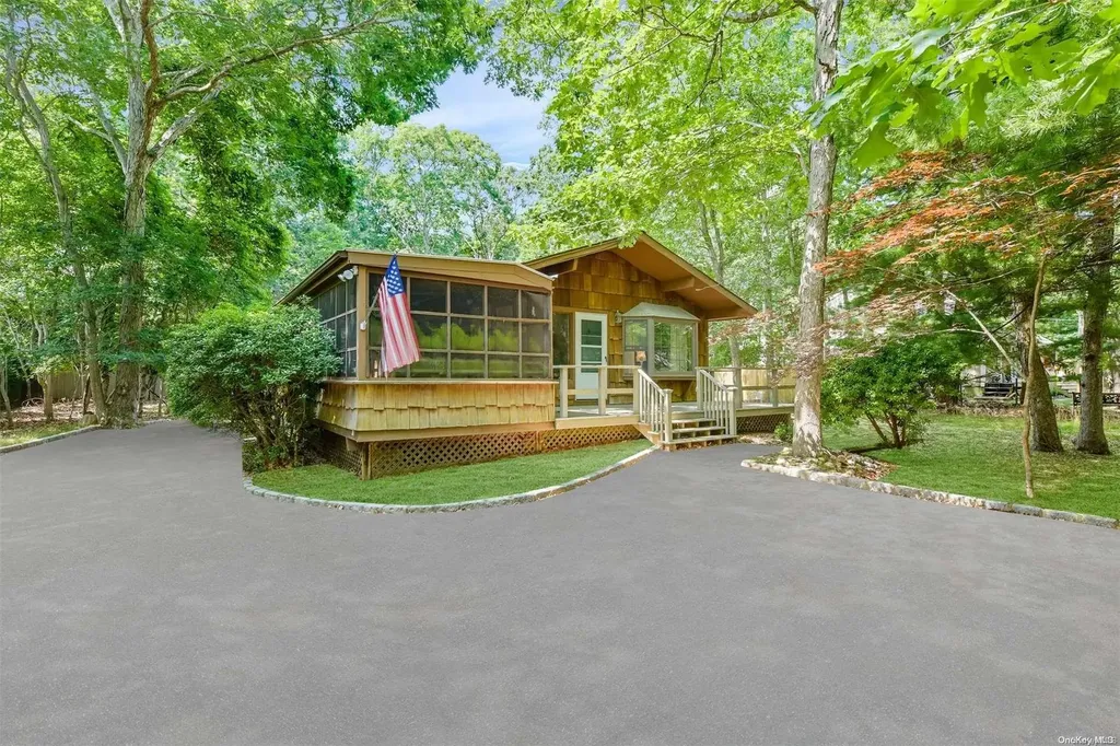 62 Waterhole Road East Hampton NY 11937