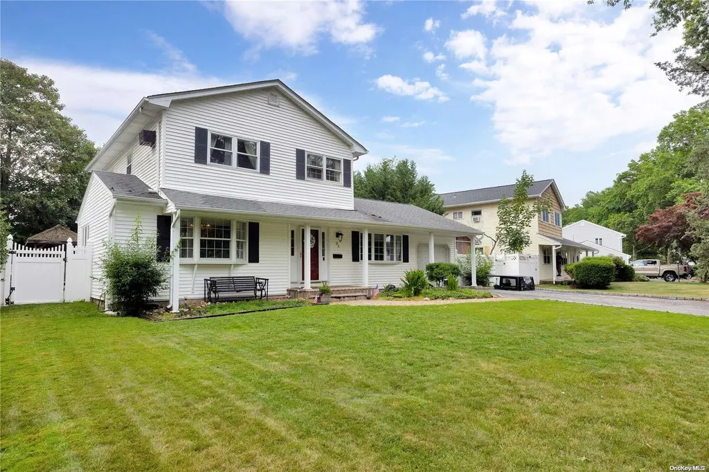 35 Primrose Lane Kings Park NY 11754