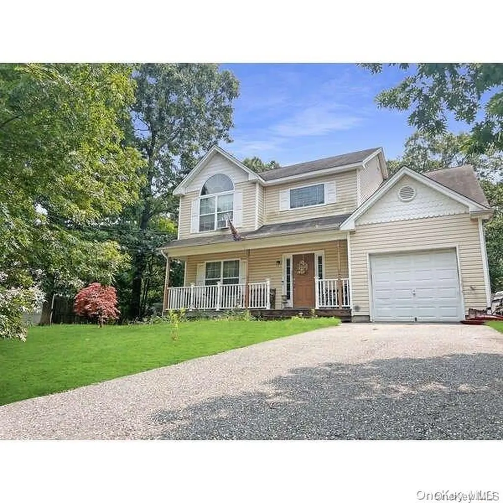 124 Main Avenue Mastic NY 11950