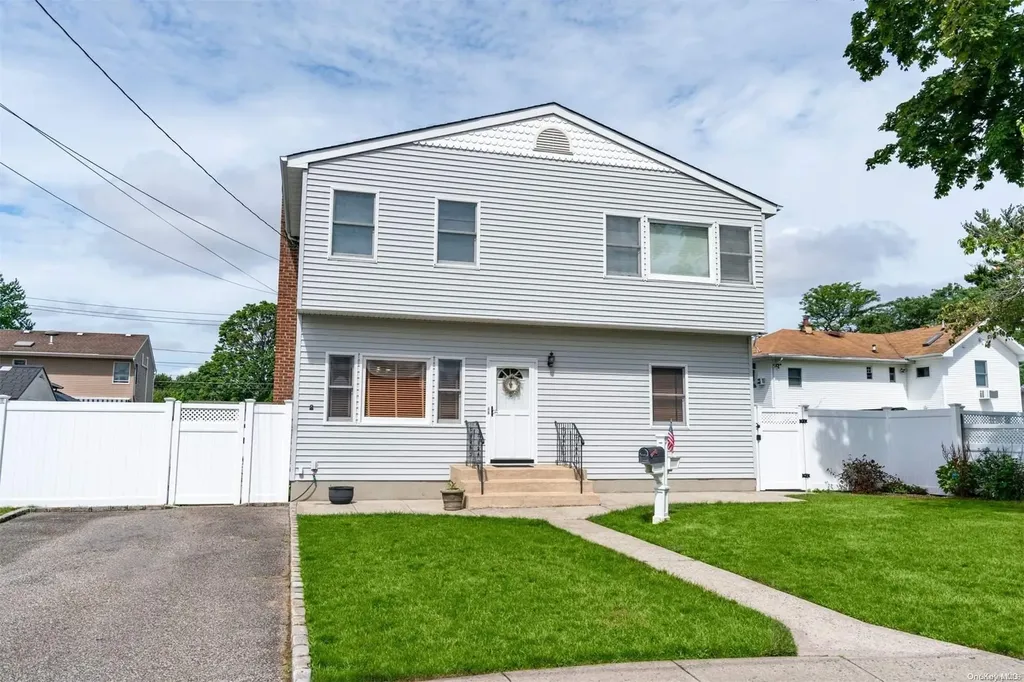 8 West Court Bethpage NY 11714