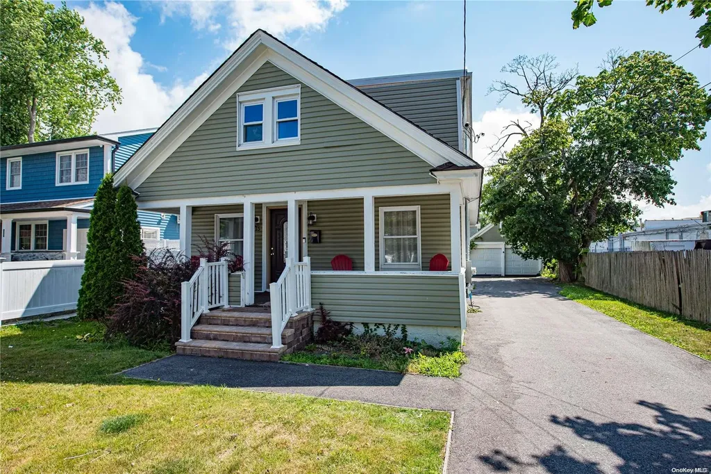 215 N Clinton Avenue Bay Shore NY 11706