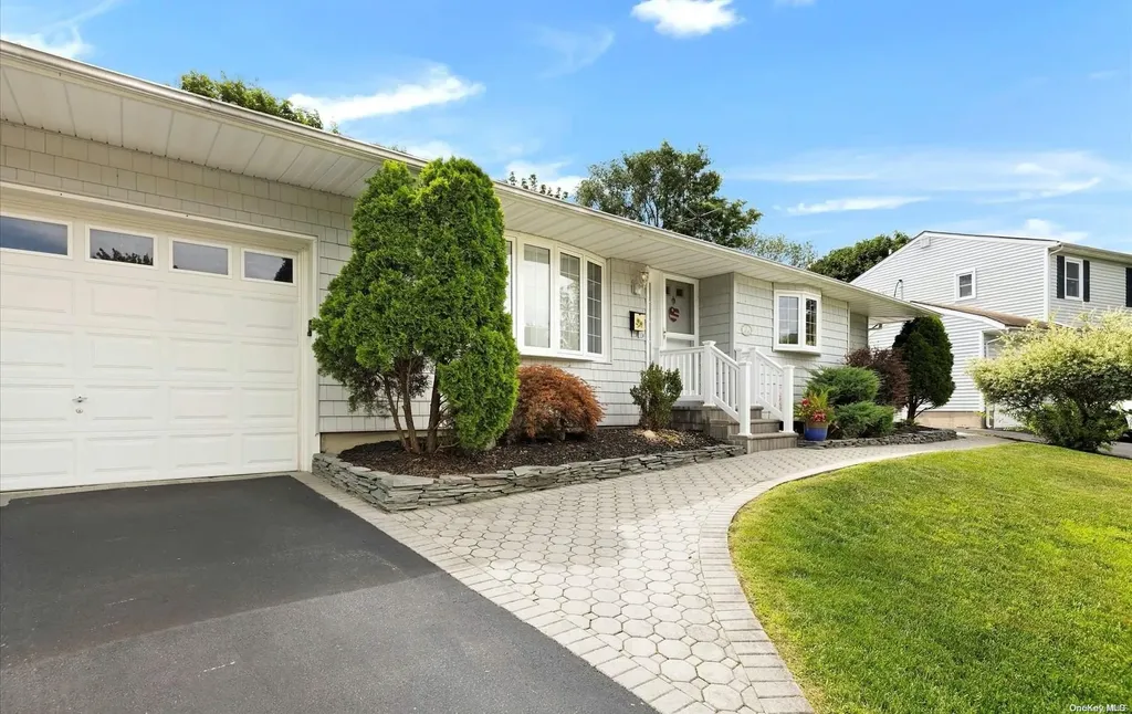 5 Doe Lane Commack NY 11725