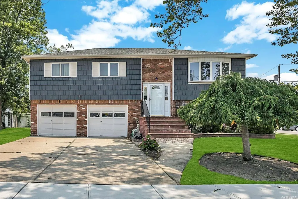 12 Laurel Road Freeport NY 11520