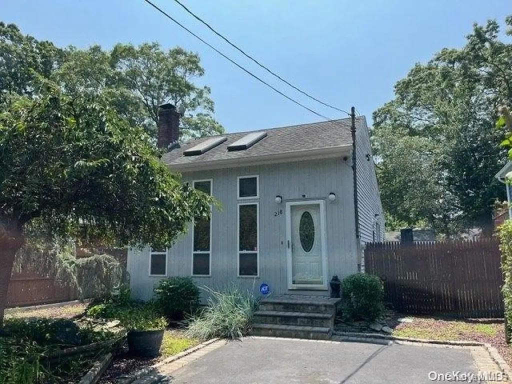218 Moriches Avenue Mastic NY 11950