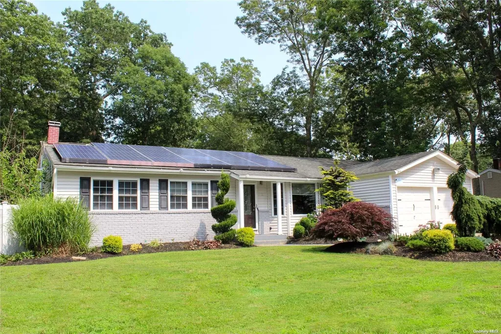 11 Arlington Avenue Selden NY 11784