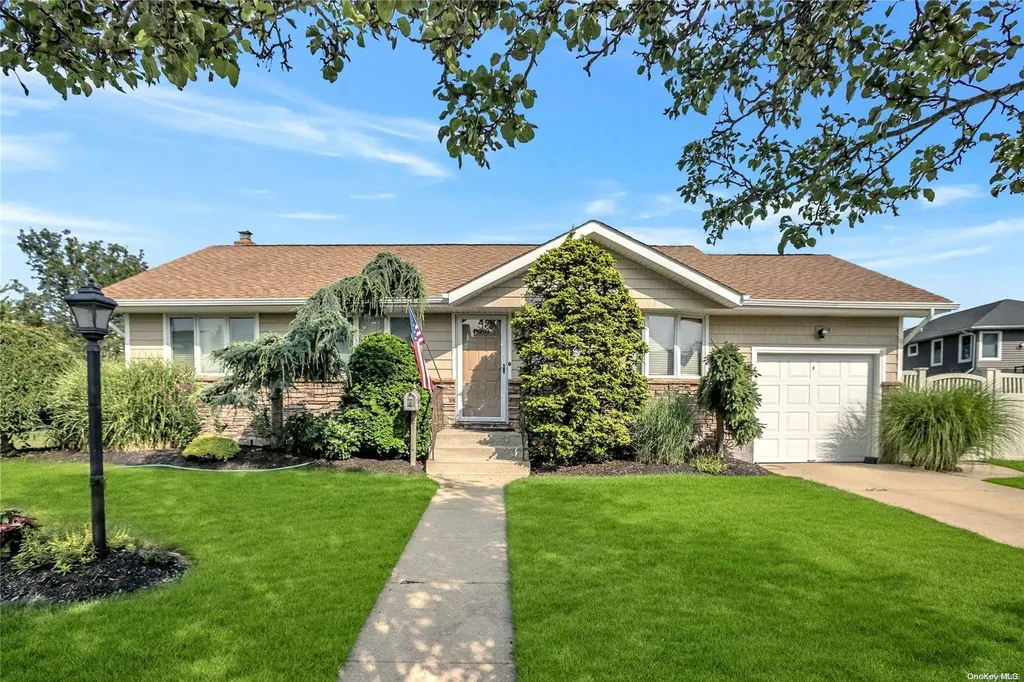 4 Gloria Place Plainview NY 11803