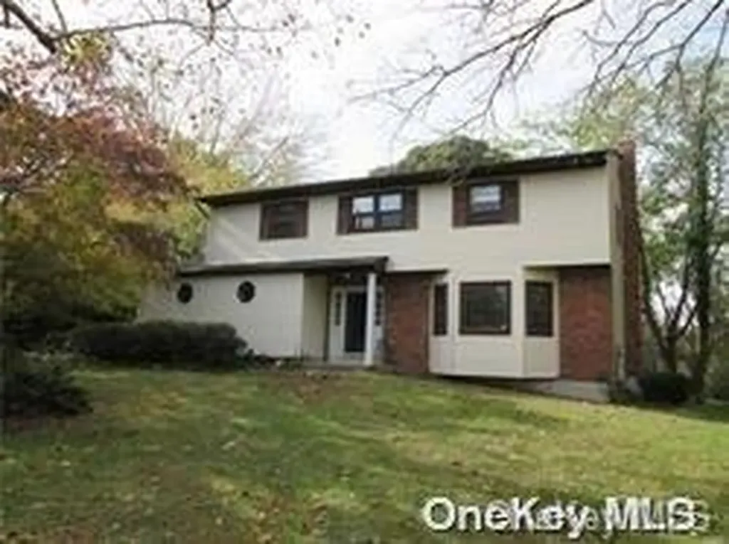 16 Harmony Lane Setauket NY 11733