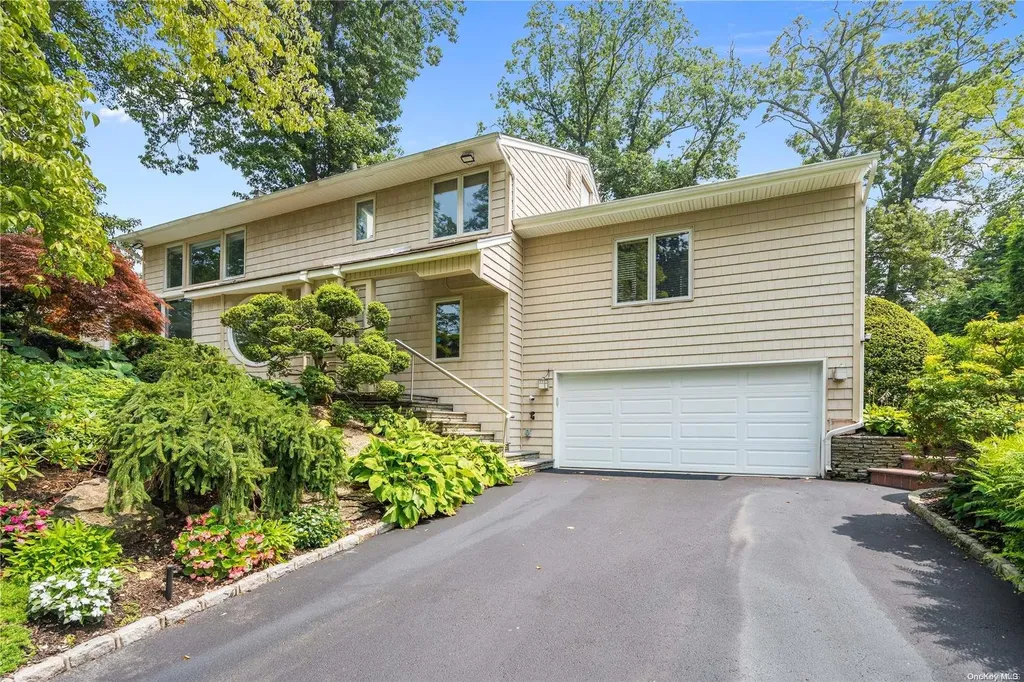 3 The Tulips Roslyn NY 11576