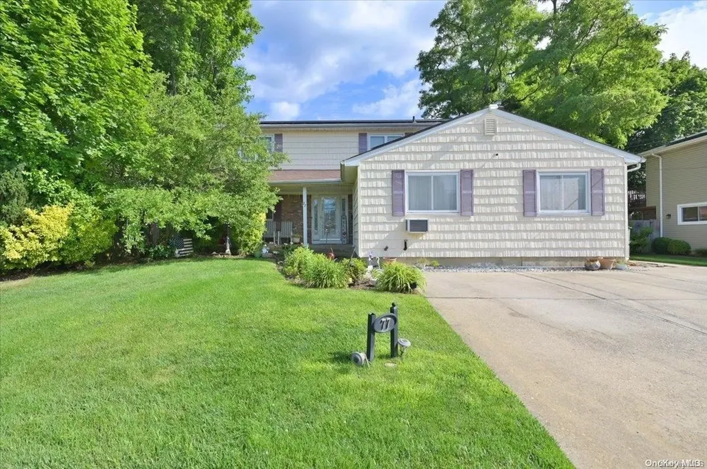 77 Commonwealth Avenue Massapequa NY 11758