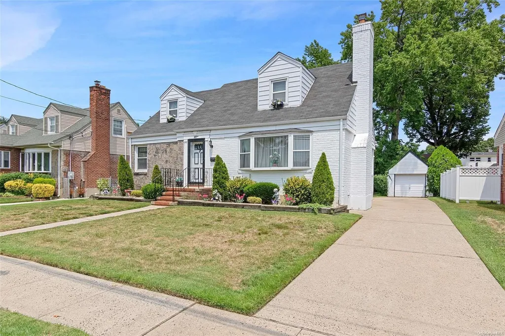 15 Meadowbrook Lane Valley Stream NY 11580