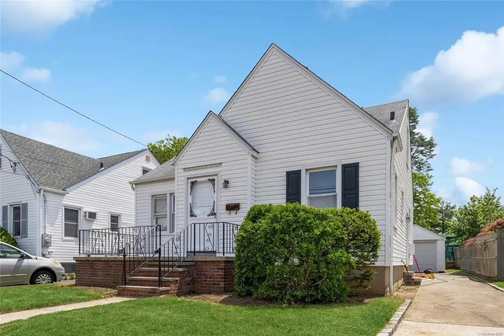 170 Kamda Boulevard New Hyde Park NY 11040