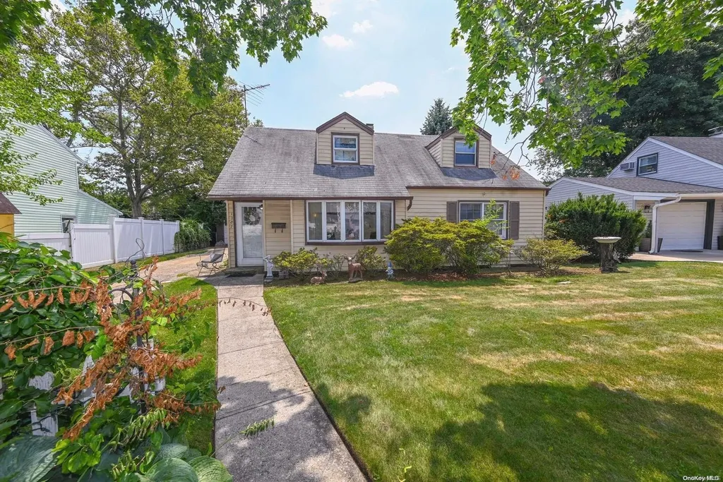 1287 S Street Valley Stream NY 11580