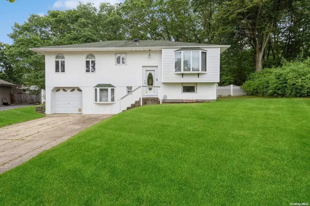 32 Mulberry Drive Smithtown NY 11787