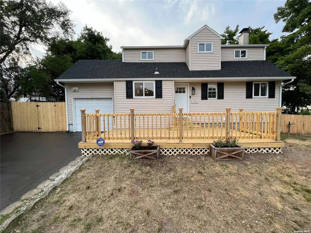 1803 Wave Avenue Medford NY 11763