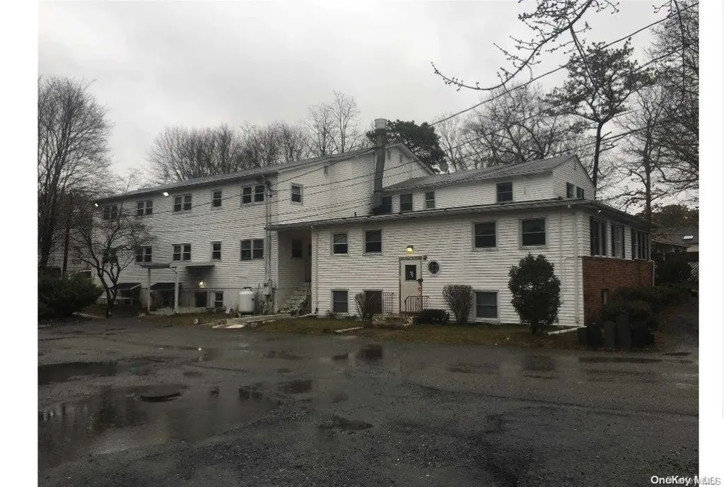 631 Whiskey Road Ridge NY 11961