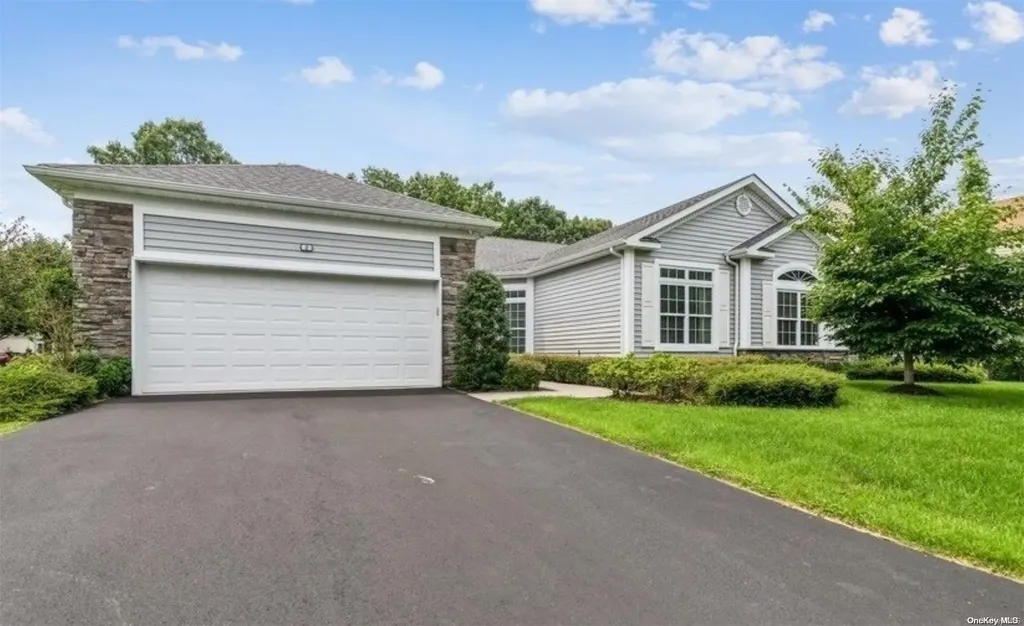 2 Pondview Saint James NY 11780