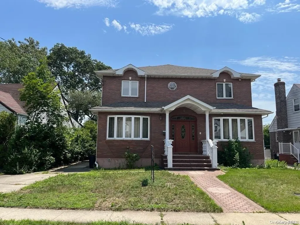 10 Surrey Lane New Hyde Park NY 11040