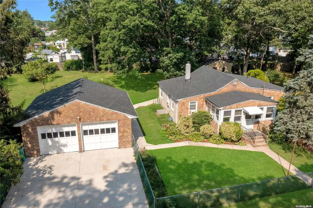 4 Lafayette Avenue Mastic NY 11950