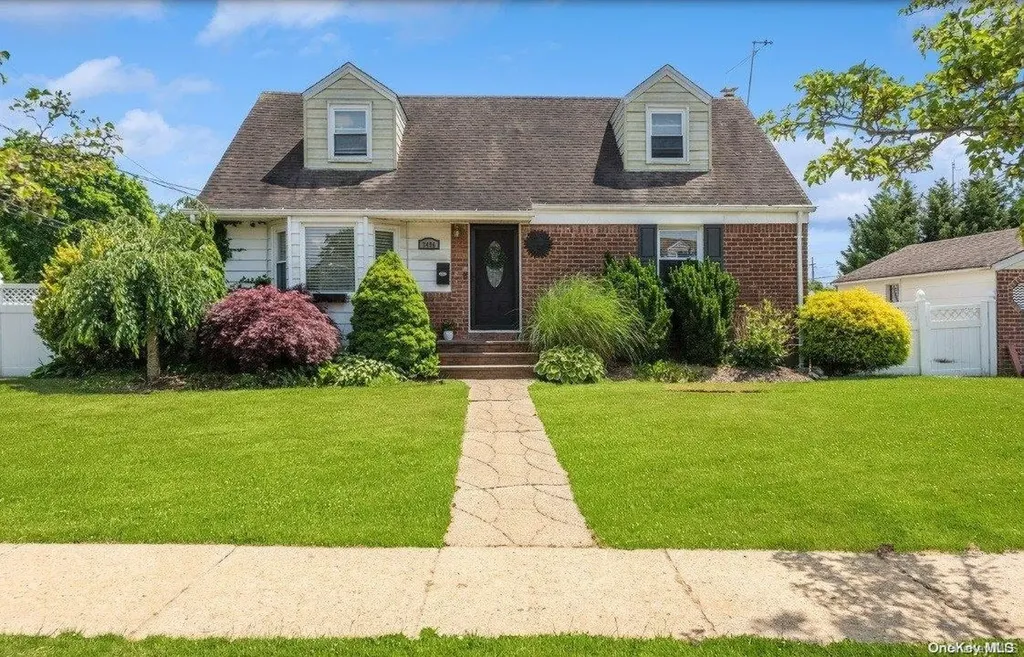 3496 Roxbury Avenue Wantagh NY 11793