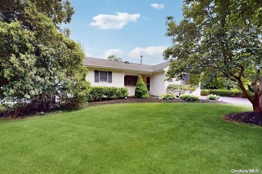 183 Beaver Dam Road Brookhaven NY 11719