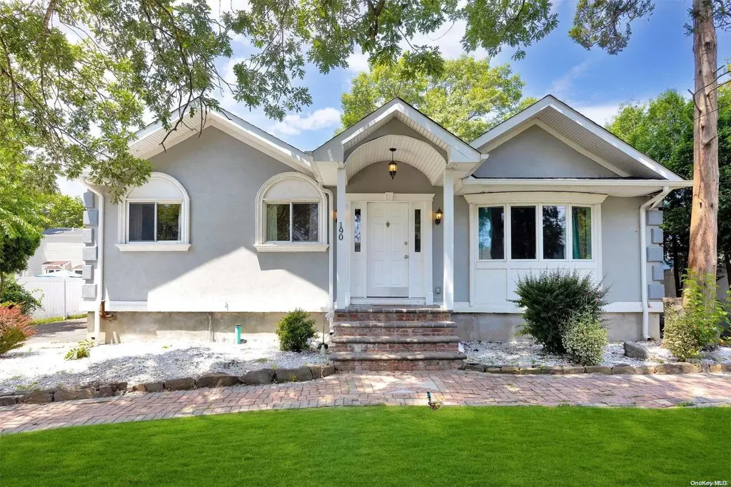 190 Lincoln Avenue Deer Park NY 11729