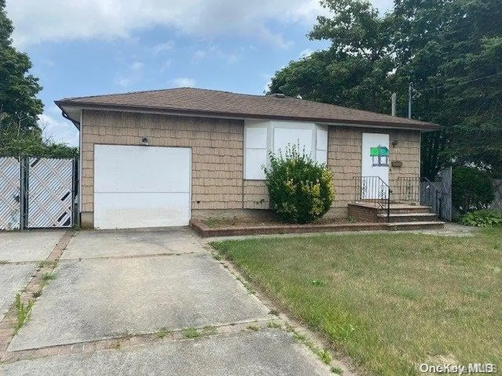 91 Mohawk Avenue Deer Park NY 11729