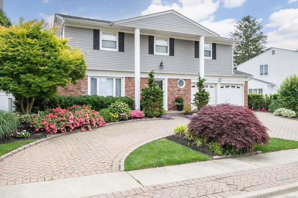 44 Bluebird Lane Plainview NY 11803