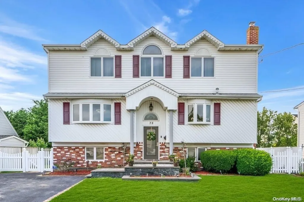 72 E Marine Avenue Lindenhurst NY 11757