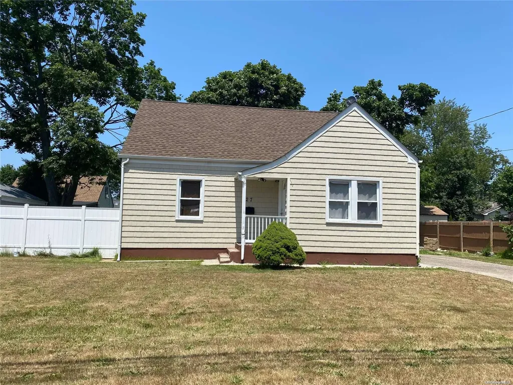 27 William Avenue Central Islip NY 11722
