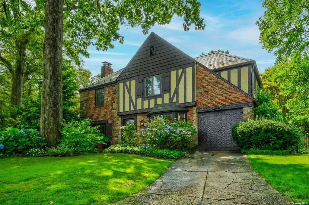 34 Foxhurst Lane Manhasset NY 11030