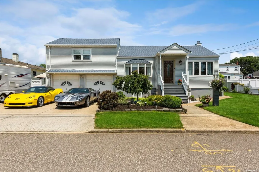 240 44th Street Lindenhurst NY 11757