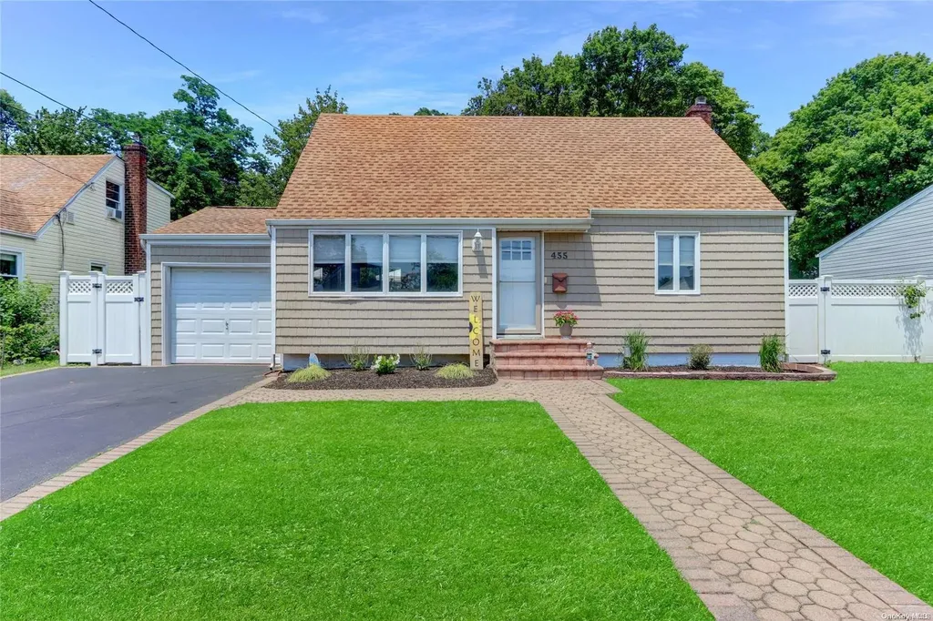 455 18th Street West Babylon NY 11704