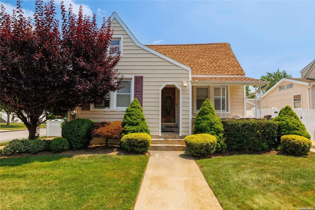 2517 Hewlett Lane Bellmore NY 11710