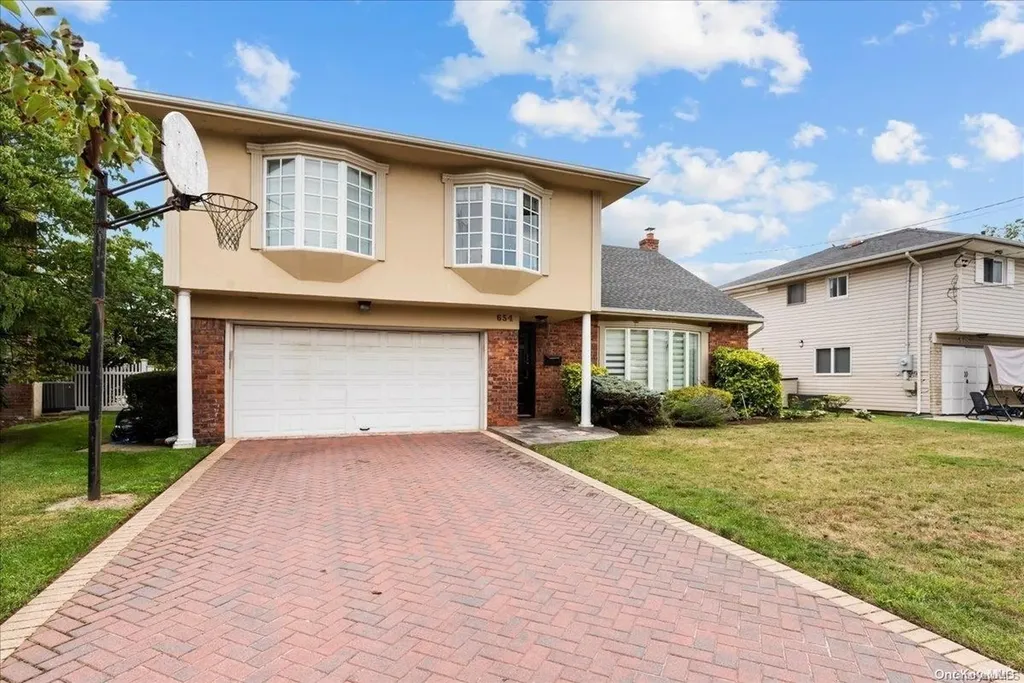 654 Derby Avenue Woodmere NY 11598