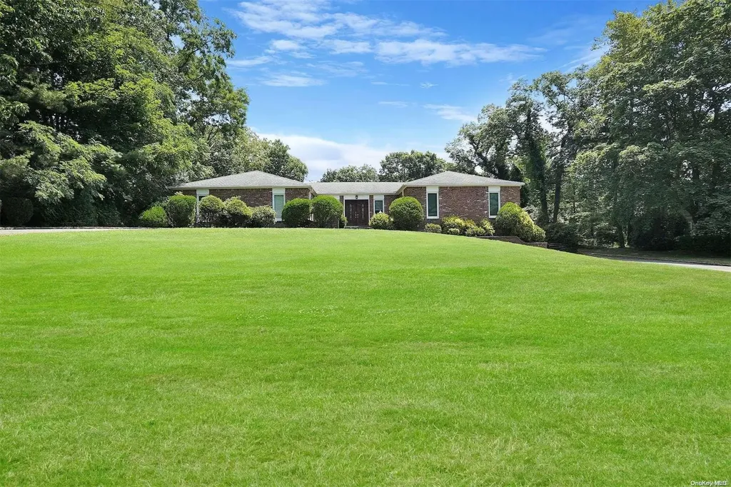 4 Daniel Lane Dix Hills NY 11746